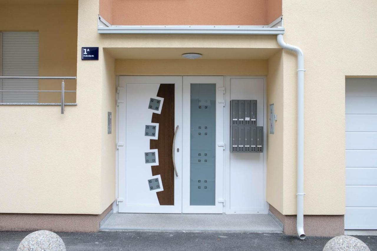 New & Modern Smart Home, Free Parking *