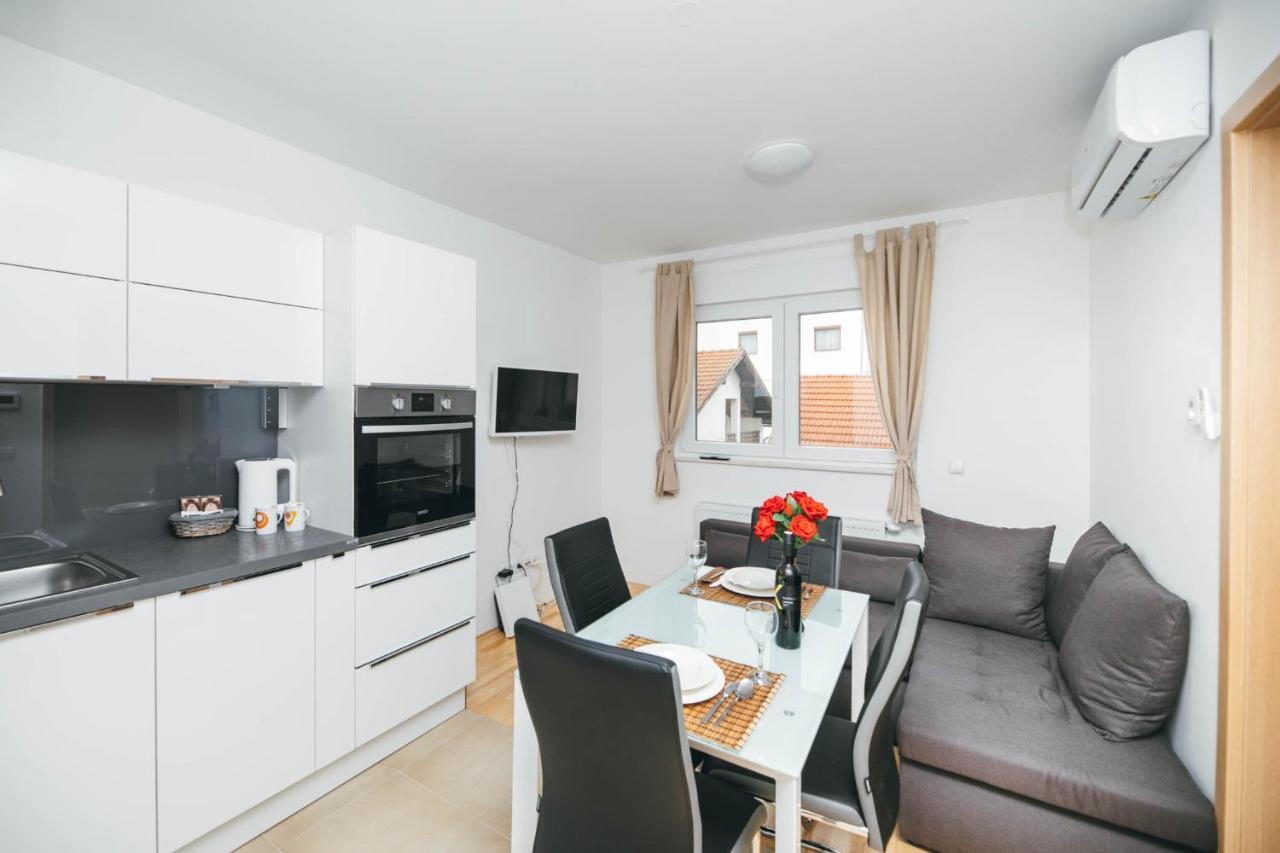 New & Modern Smart Home, Free Parking Apartment *